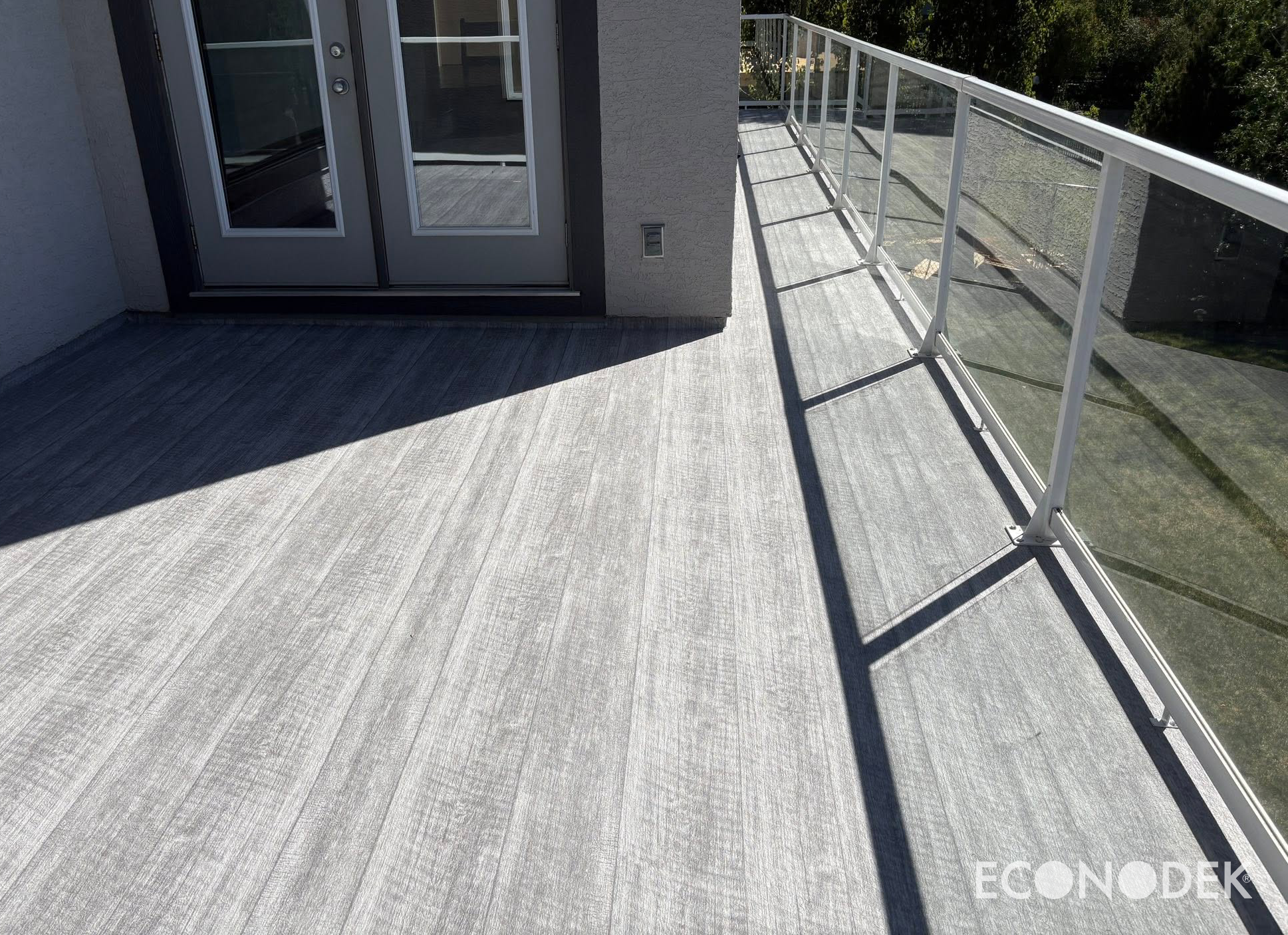 Vinyl Decking Installation Guide: How to Install Waterproof Vinyl Decking